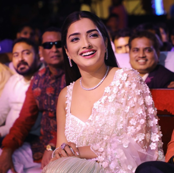 Aamrapali Dubey is a vision in white in her latest post screenshot 2025 11 13 144015